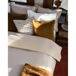 Gant Brun Velvet G Cushion 50X50 Puter Brown -Miinto Salgsbutikk unnamed file 2481