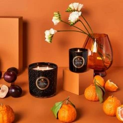 Voluspa Freesia Clementine Candle Black -Miinto Salgsbutikk unnamed file 818