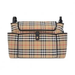 Burberry Changing Bag With Logo Beige -Miinto Salgsbutikk unnamed file 824
