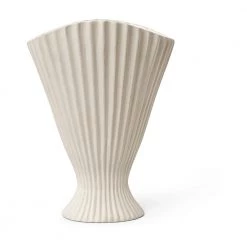 Ferm Living Fountain Vase White -Miinto Salgsbutikk unnamed file 909
